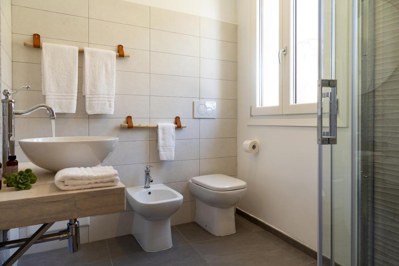 La Via Rooms And Terrace Olbia Bagian luar foto