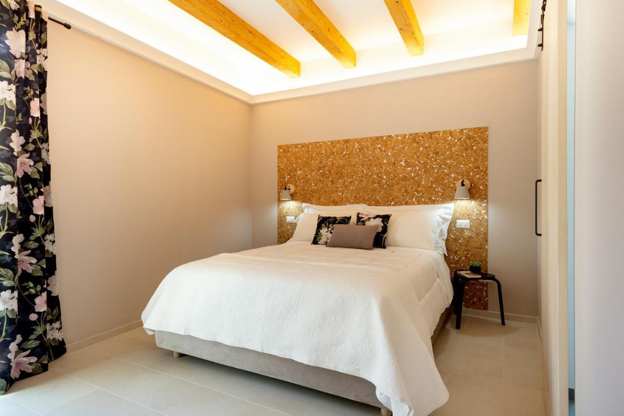 La Via Rooms And Terrace Olbia Bagian luar foto