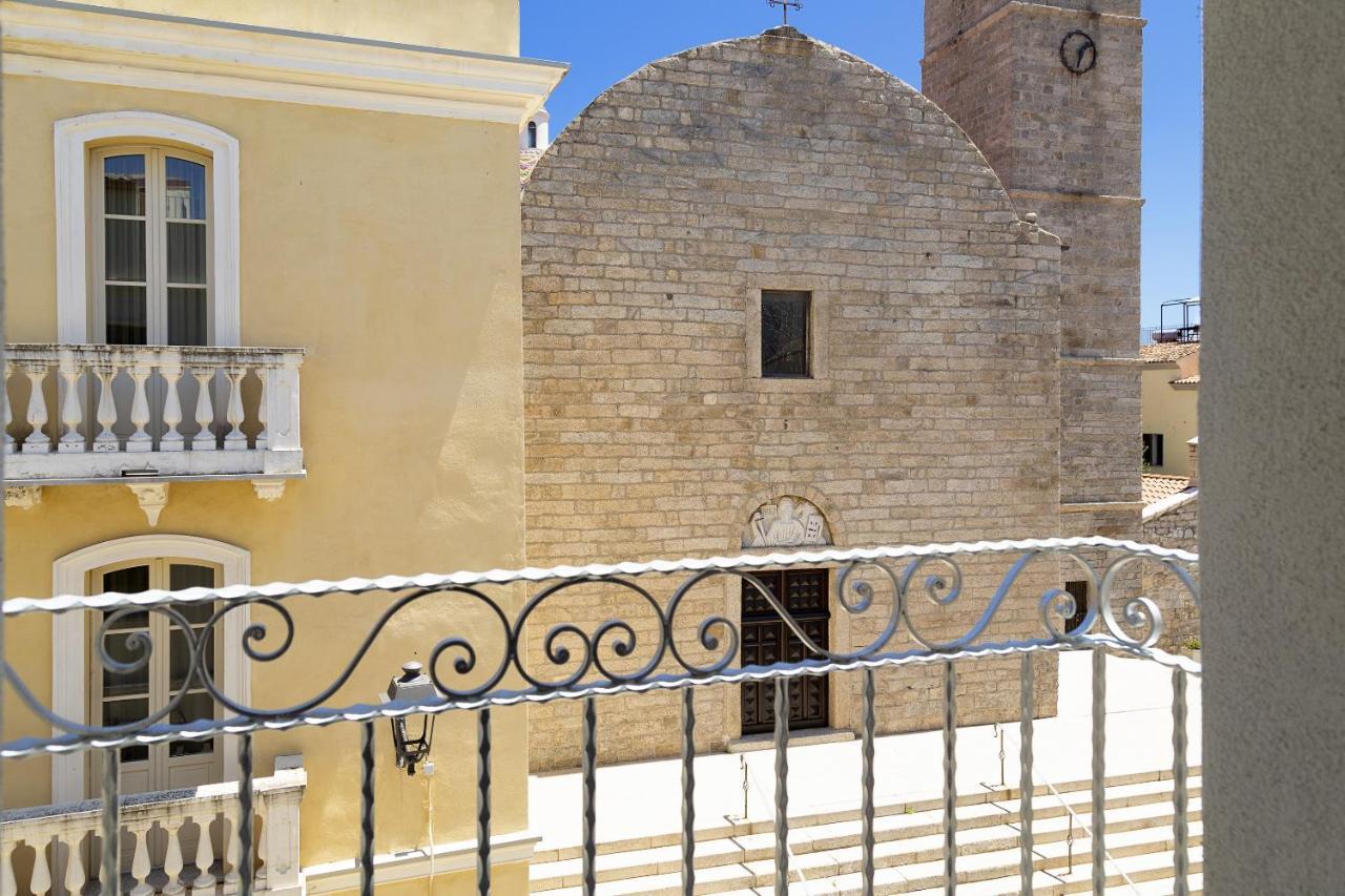 La Via Rooms And Terrace Olbia Bagian luar foto