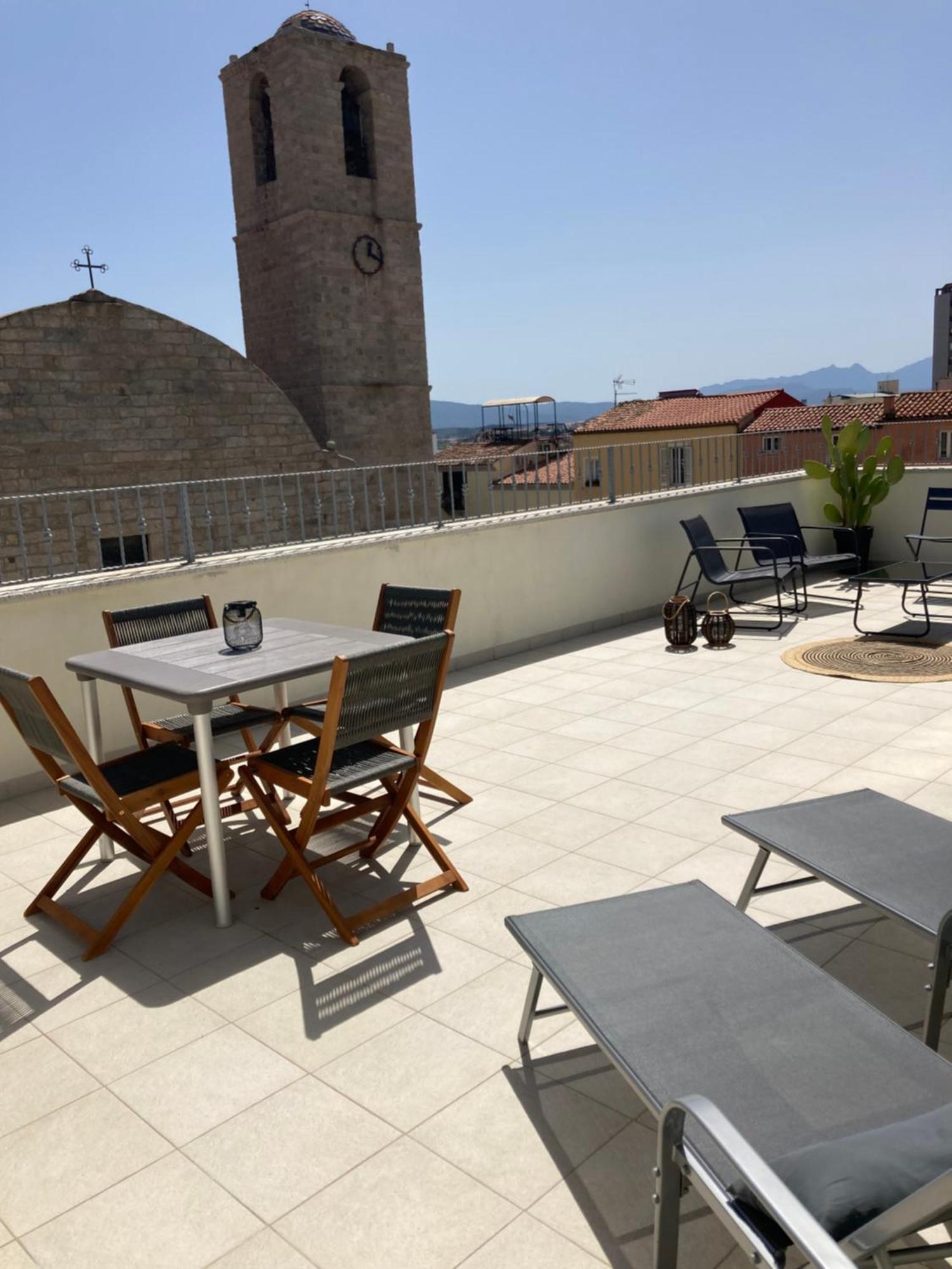 La Via Rooms And Terrace Olbia Bagian luar foto